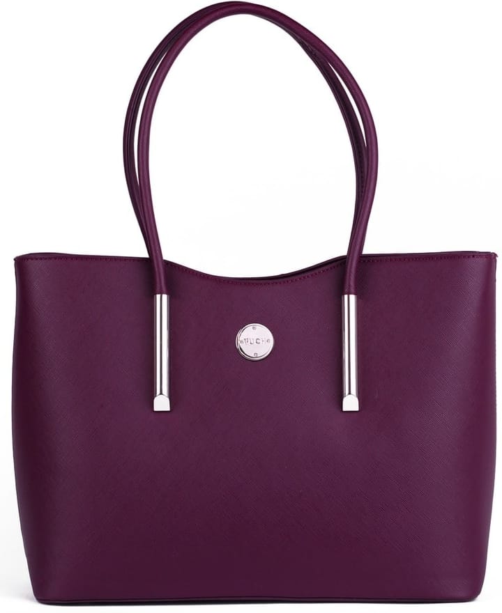 dámy a malé černé šaty